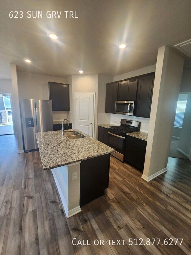 Building Photo - 623 Sun Grv Trl