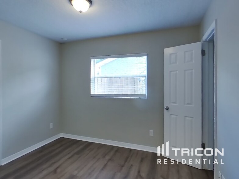 Building Photo - 5427 Blue Grass St
