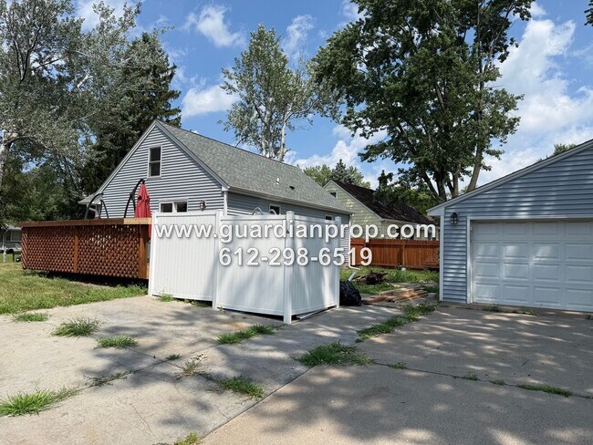Building Photo - Blaine House on Large Corner Lot, Updated Kitchen & Baths, Family Room, Private Deck Area