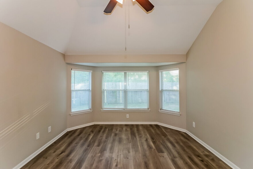 Building Photo - 9806 King Arthur Ct
