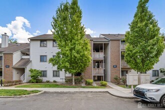 Building Photo - 307 Ravens Crest Dr