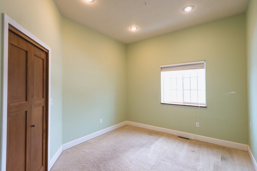 Building Photo - 208 E Montezuma Ave