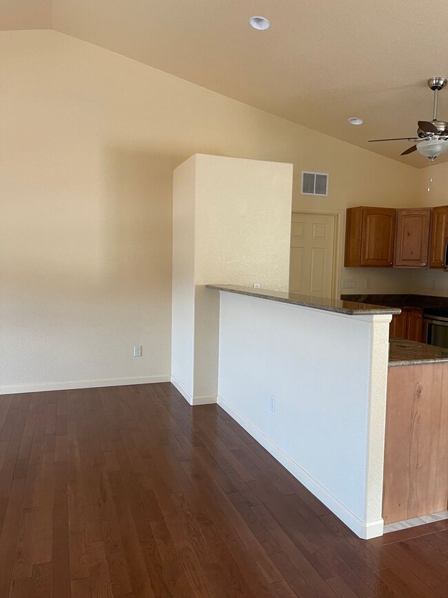 Building Photo - 422 Storm Ridge Dr