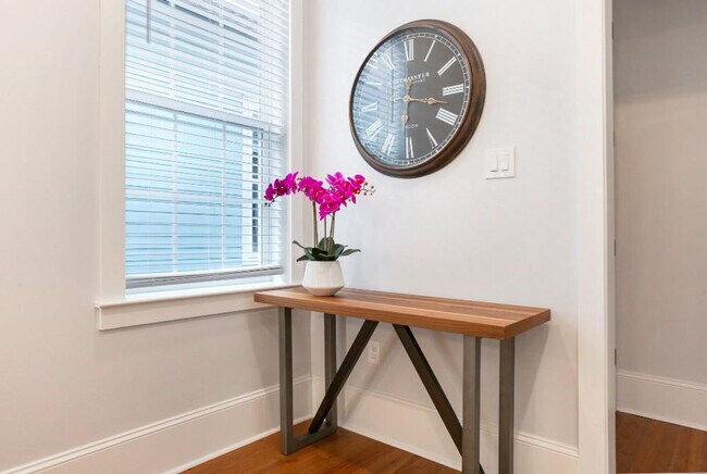 Building Photo - 1233 St Charles Ave