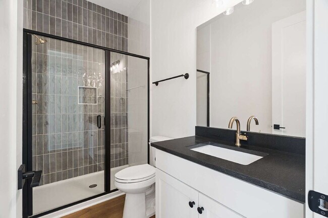 Building Photo - "Chic Nashville Townhouse: 3 Beds, 3 Baths, with Granite Elegance & Cozy Fireplace!"