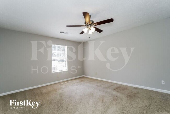 Building Photo - 6093 Lynwood Dr