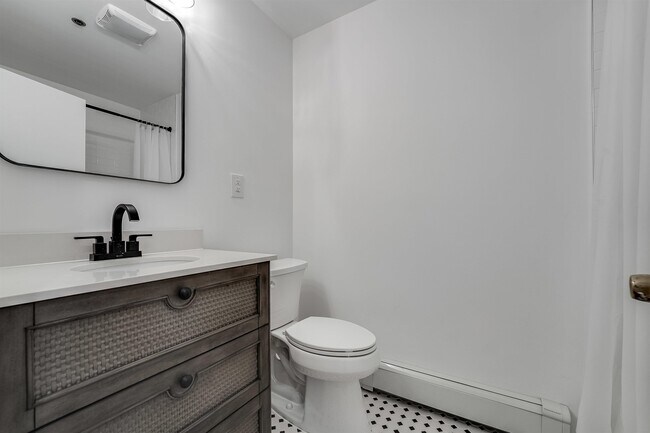 Building Photo - 813 Park Ave