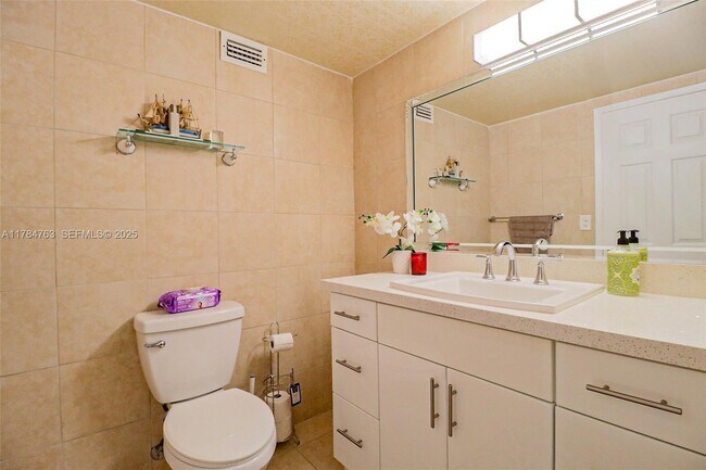 Building Photo - 2500 Parkview Dr