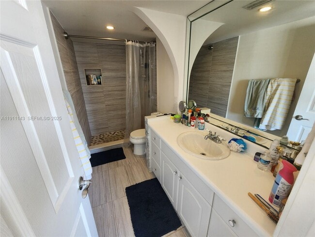 Building Photo - 3944 NE 167th St