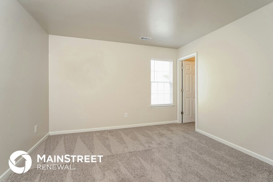 Building Photo - 3630 Whitworth Dr