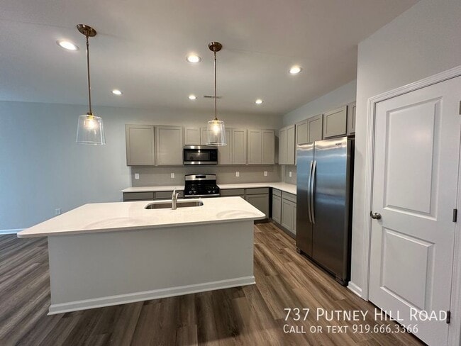 Building Photo - 737 Putney Hl Rd
