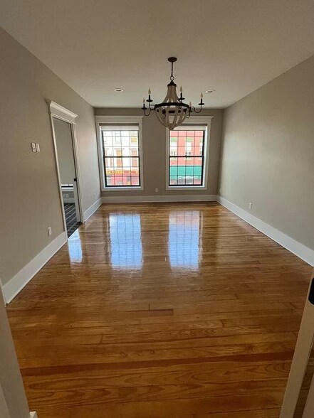 Building Photo - 504 Broadway St