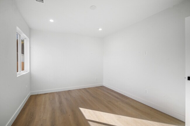 Building Photo - 14332 Miranda St