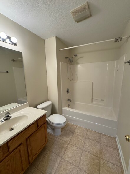 Building Photo - 3553 Oak Villa Way