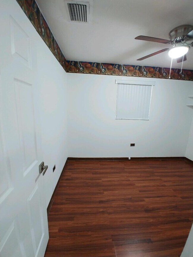 Building Photo - 2606 Alcazar Dr