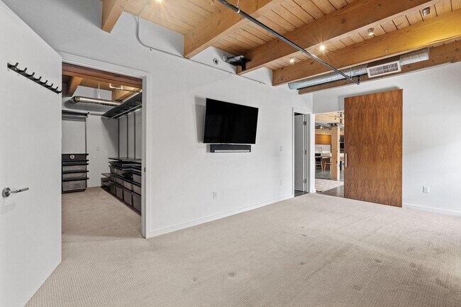 Building Photo - 404 N Washington Ave