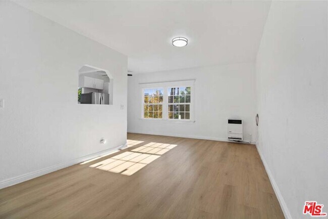 Building Photo - 1125 S Lake St