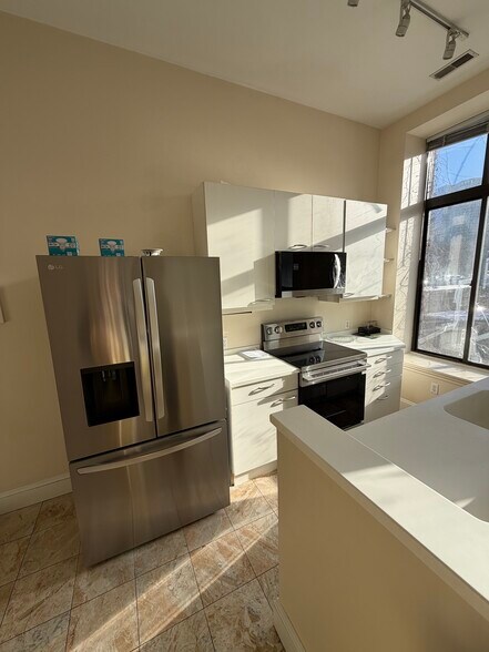 Building Photo - 108 Richmond St