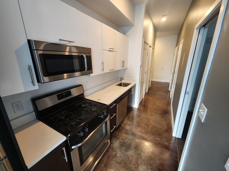 Building Photo - 68 Beale St