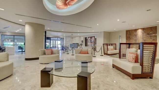 Building Photo - 2555 Collins Ave