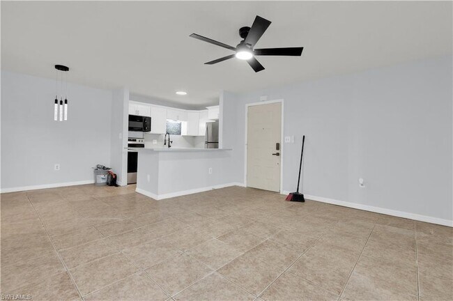Building Photo - 5713 Foxlake Dr