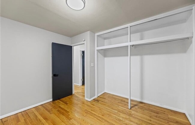 Building Photo - Stunning 3 bed 1 bath Ranch House