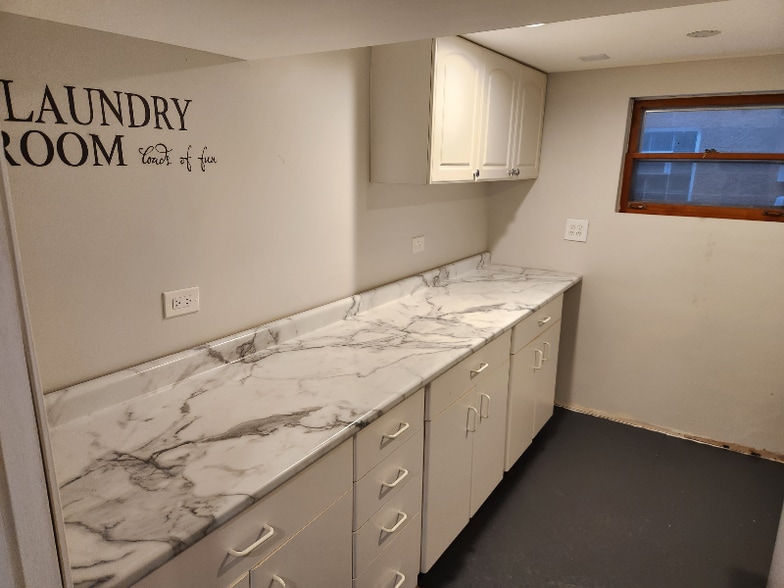 Building Photo - 5424 S New England Ave