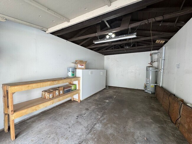 Building Photo - 1554 E Woodbury Rd