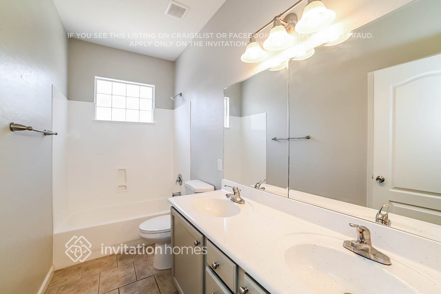 Building Photo - 1648 S 174th Ln