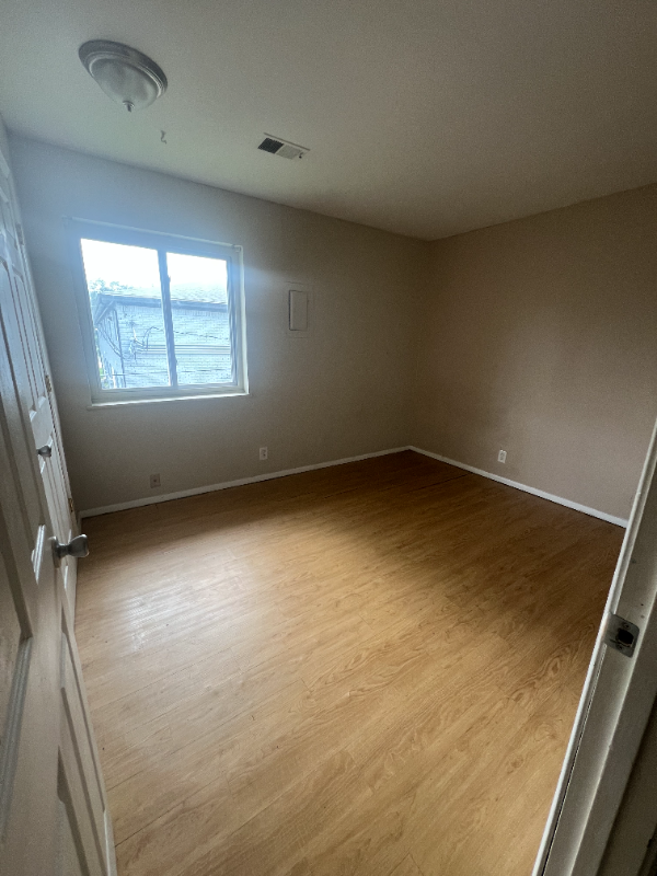 Building Photo - 1223 S Lincoln Park Dr