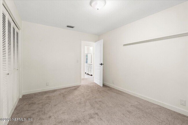 Building Photo - 2421 Dogwood Ln
