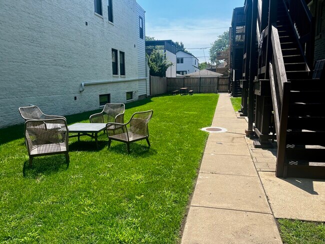 Building Photo - 5315 N Damen Ave