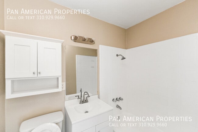 Building Photo - 15443 Van Buren St