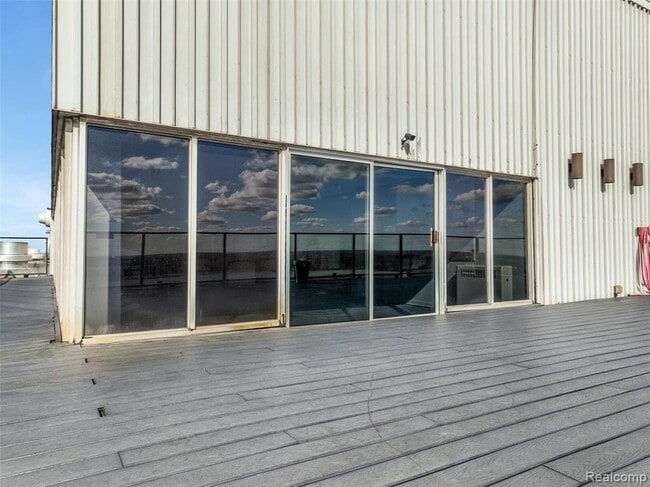 Building Photo - 8200 E Jefferson Ave