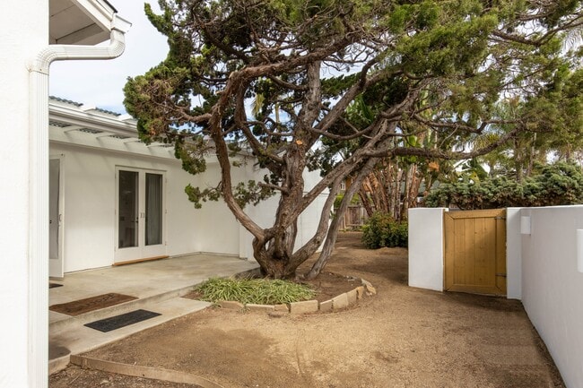 Building Photo - 1090 Devonshire Dr