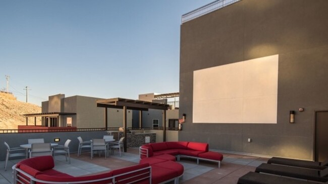 Building Photo - 150 W Castellano Dr