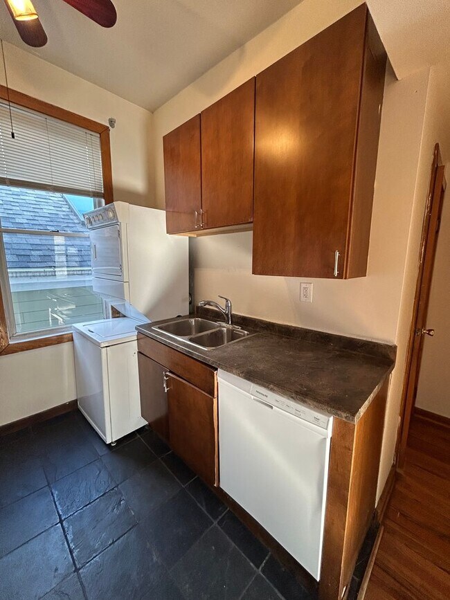 Building Photo - 1617 N Hudson Ave