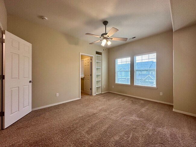Building Photo - 1/2 off first months rent!! | Modern Comfort Meets Convenience in Beaverton Townhouse 2 Bed 2.5 B...