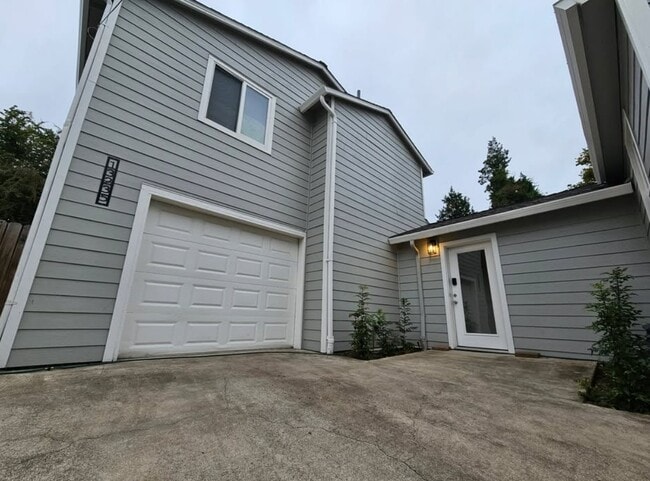 Building Photo - 13235 SE Oatfield Rd