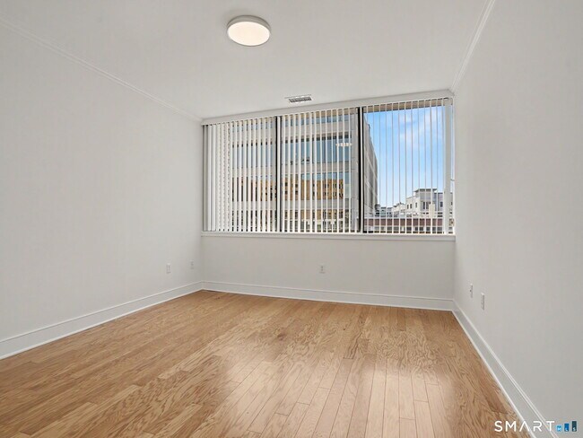 Building Photo - 485 Summer St