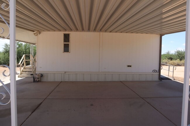 Building Photo - 545 N Sabin St