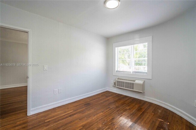 Building Photo - 7925 Hawthorne Ave