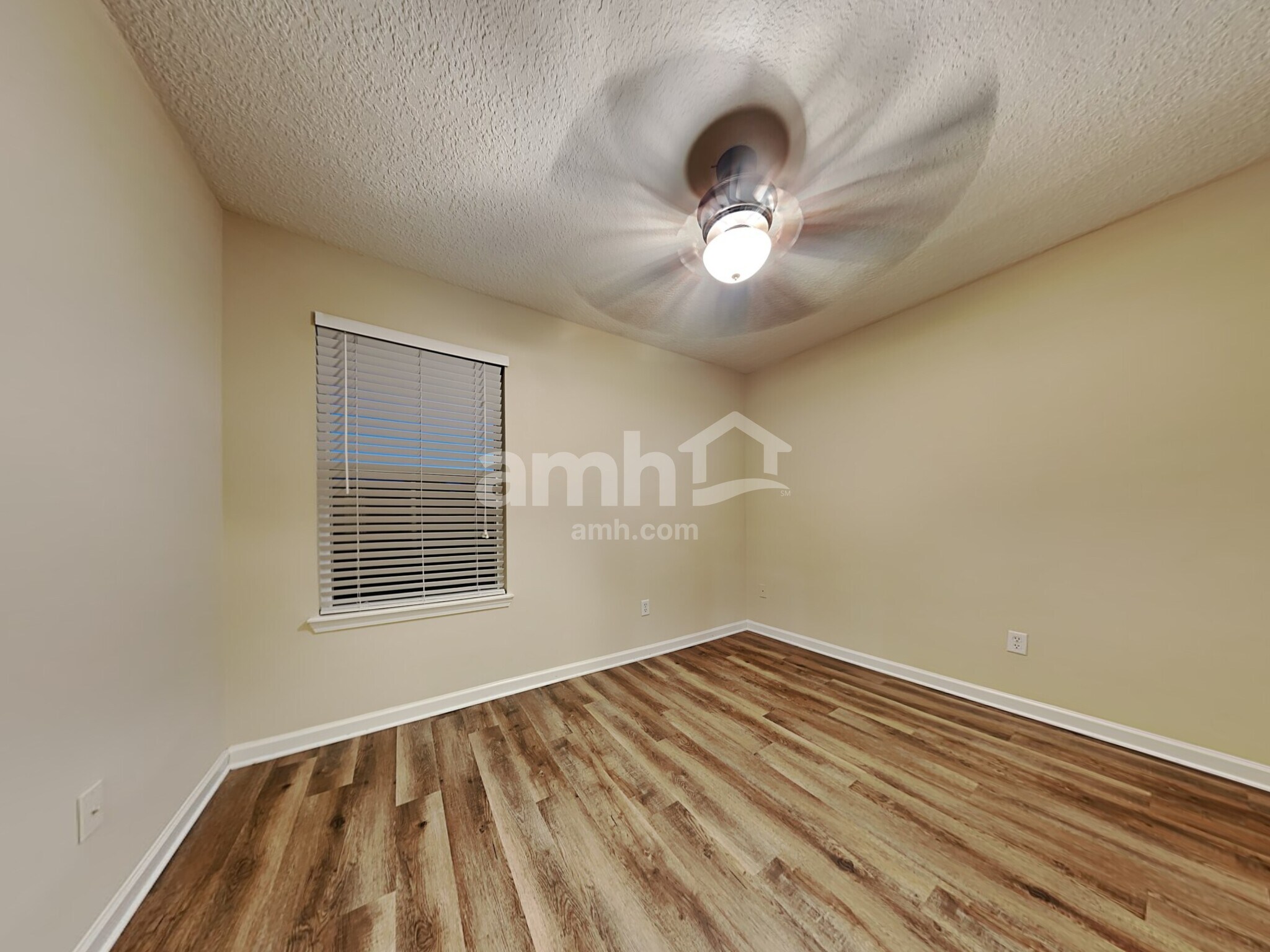 Building Photo - 2884 Alaskan Way