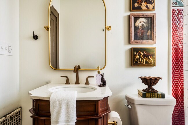 Building Photo - 713 Grandin Rd