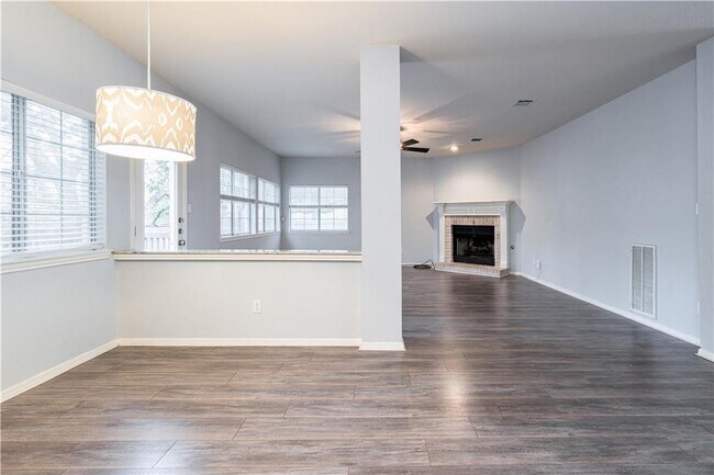 Building Photo - 10608 Sun Tree Cove