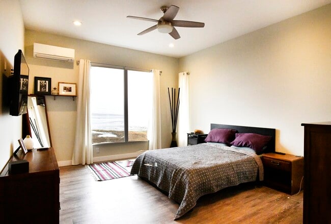 Master Bedroom - 4443 Decatur Dr