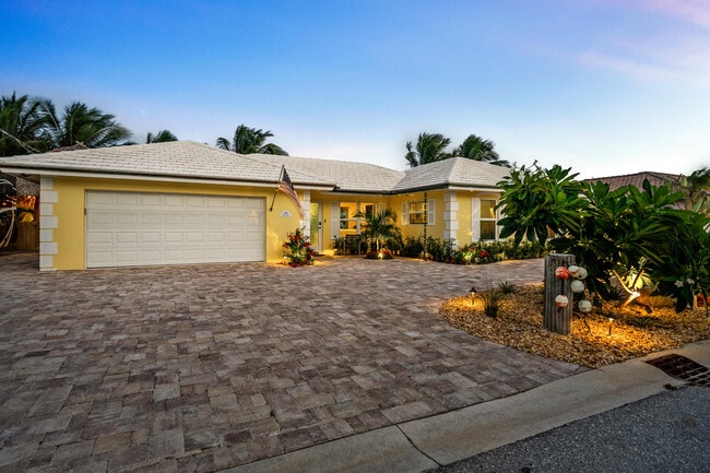 Building Photo - 844 East Dr