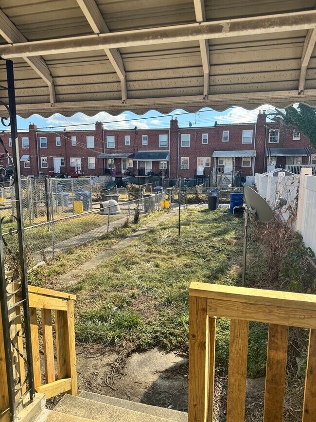 Building Photo - 2 Bedroom  Townhome in Belair-Edison!