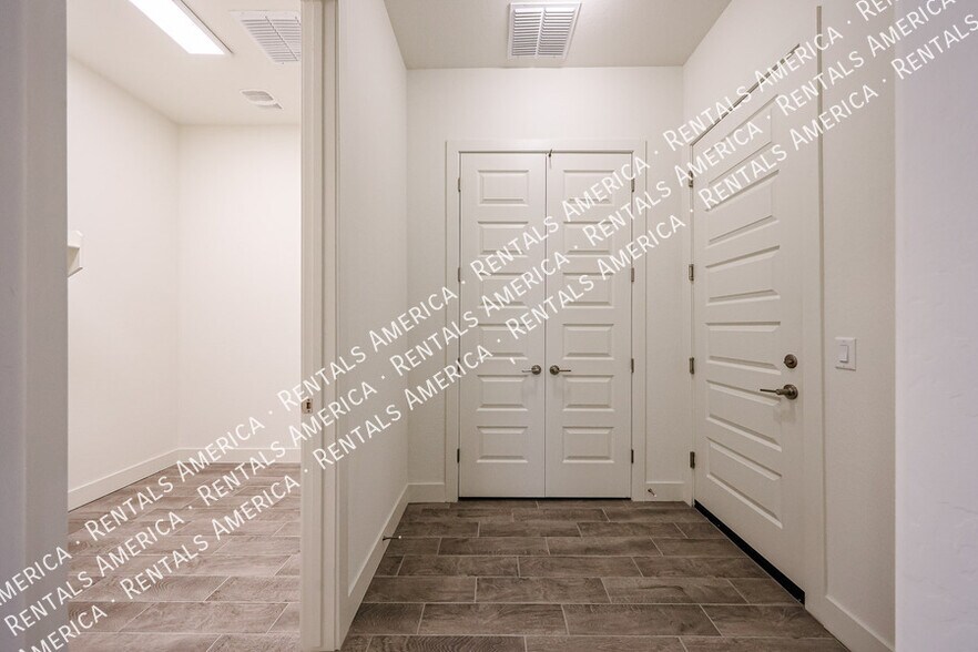 Building Photo - 274 S 164th Dr