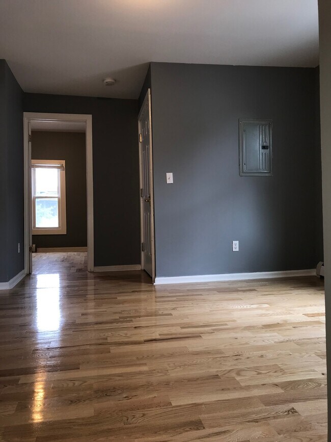 Building Photo - 32 Truman St